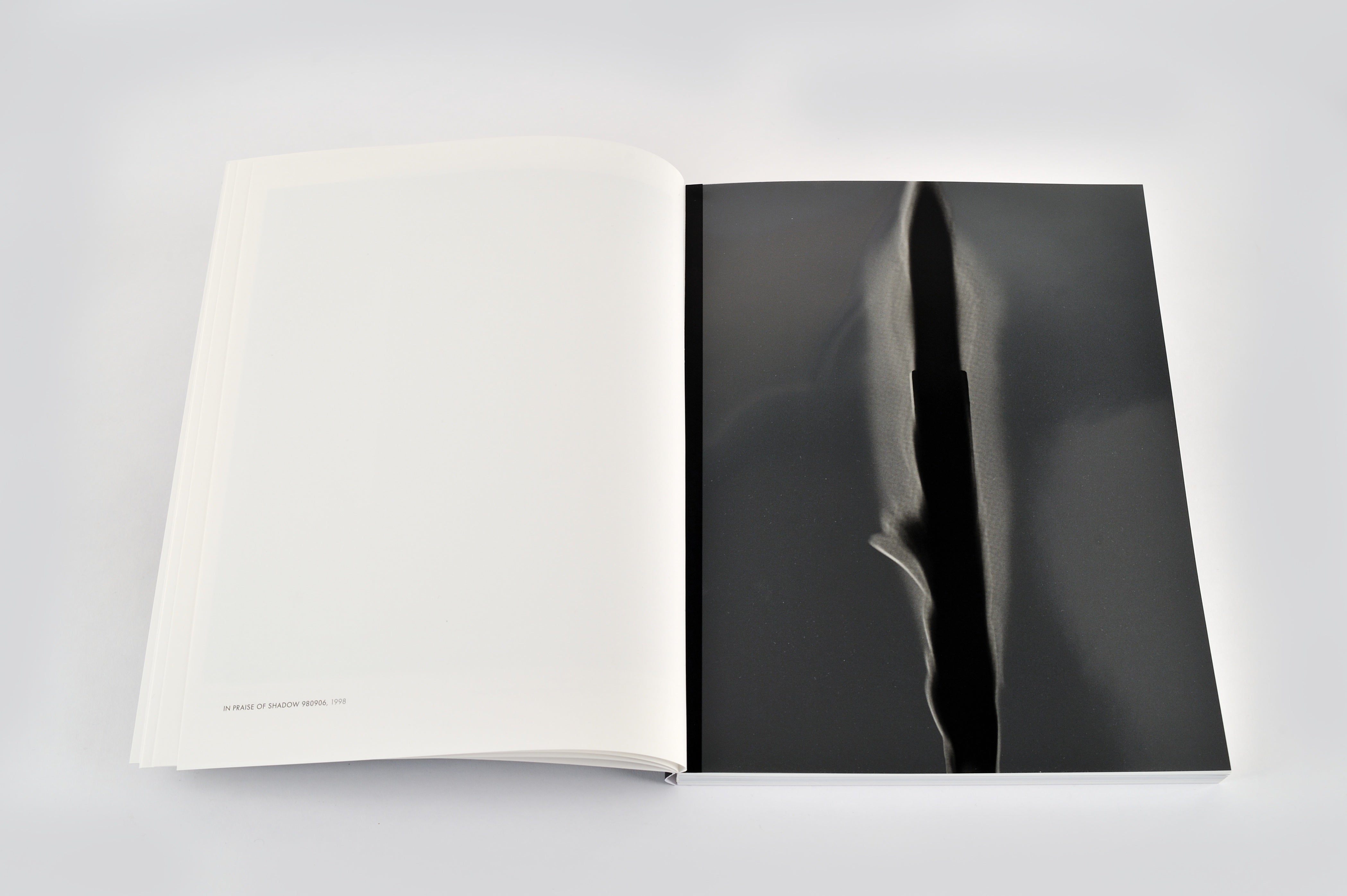 Revue Cahiers d'Art, 2014, n°1, Hiroshi Sugimoto, Édition limitée incluant une œuvre originale