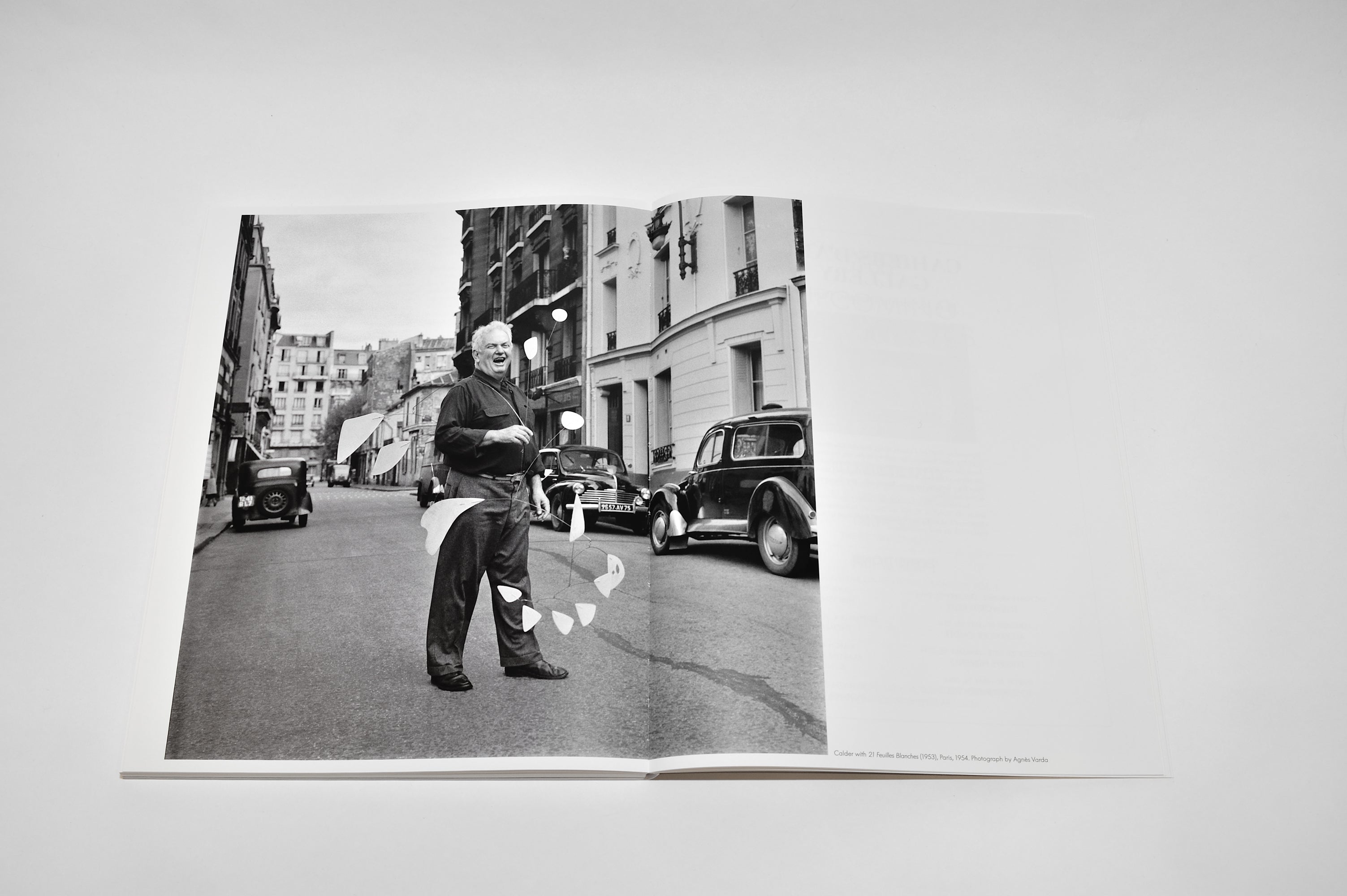 Revue Cahiers d'Art, 2015, Calder en France, Édition limitée incluant une œuvre originale